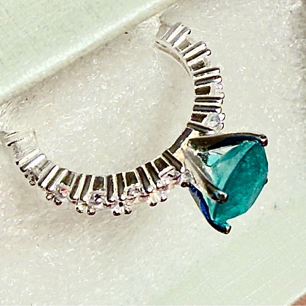 Natural Emeral Oval Solitaire Ring with Clear Accent Stones - Women Jewelry
